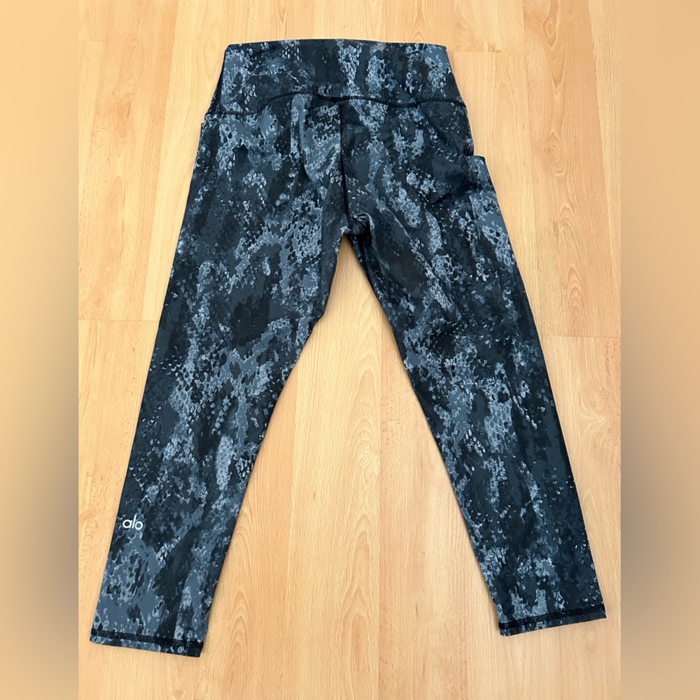 Alo Yoga brushed leggings size small